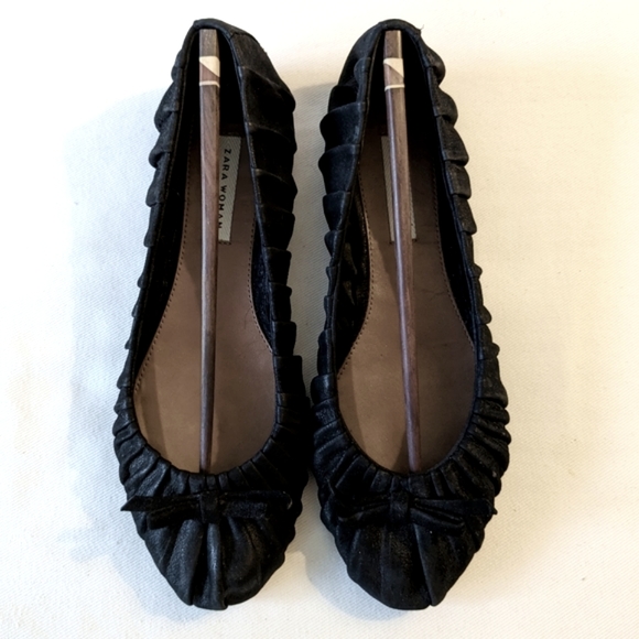 Zara. Flats. Black. Size 37 - Picture 4 of 16